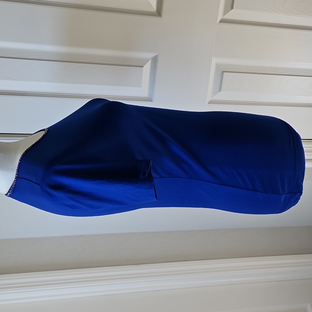 ST. JOHN Viscose Blend Short Sleeve Top With Embelleshed Neckline, Size P (XS) - Picture 4 of 14